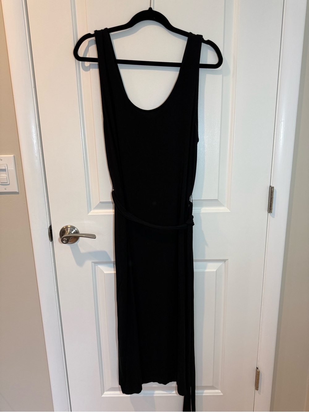 Black Sleeveless Scoop Neck Midi Dress With Waist Tie